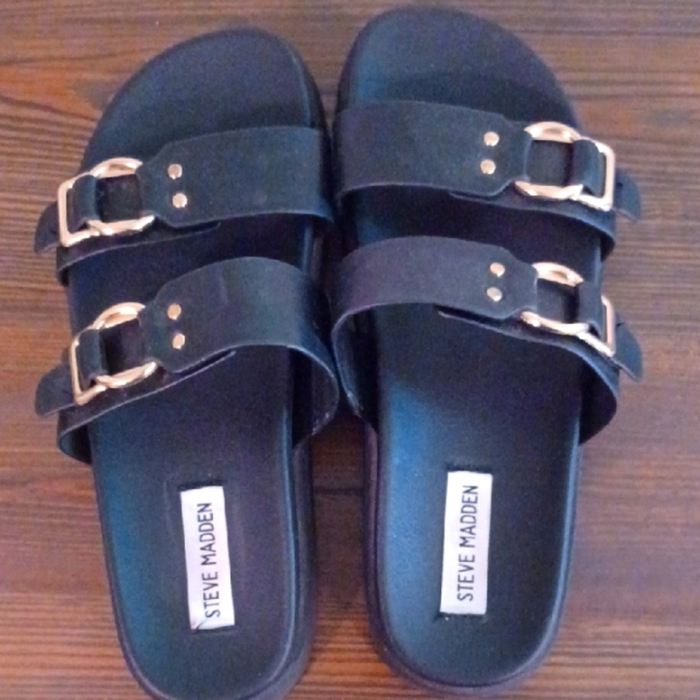 FINAL SALE! Steve Madden Buckle Sandals